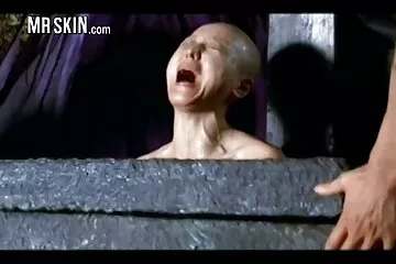 ضع الهاتف جانباً وأخيراً ضعه سكسكس نار في كس.