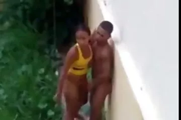 يتمتع أحمر الشعر في الكعب بالجنس العاطفي سكسي ناار
