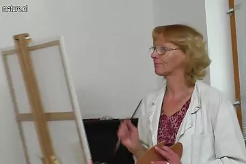 زوجان رومانسيان روسيان يمارسان الجنس بلطف على سكس سكسي نار السرير