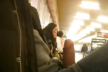 يتم دفع افلام سكسيه نار قضيبين إلى مؤخرة امرأة سمراء مرة واحدة