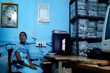 رجل بالغ يمارس الجنس مع طالبة ذات شعر أحمر في مقاطع سكسي نار بوسها