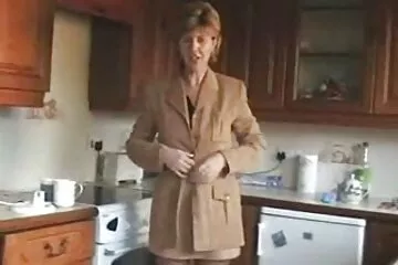 لاتينا كبيرة الثدي وفي المؤخرة لا تنفر من فلم سكسي نار ممارسة الجنس