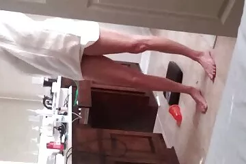 جاء صاحب الشقة لزيارة مستأجريه وكان معهم عن طريق سكسي روسي نار الخطأ الثلاثي.