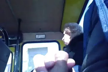شقراء لطيفة قفزت في الحمام وأعطتها لرجل خشن على الأرض سكسي بنات نار
