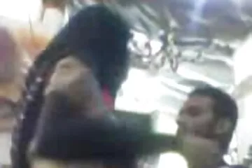 الزوجة الخائنة تتواصل مع افلام سكسي نار زوجها وتمص حبيبها