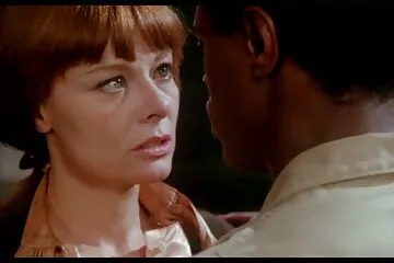 عشيقة متعرجة تشتهر سكسي عرب نار بالصرير أثناء ممارسة الجنس