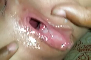 مارس الجنس مخنث الشعر العادل في كس وانتهى على وجهها. سكسي نارر